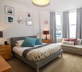 Y Castell Studio 1, kins size bed and sofa